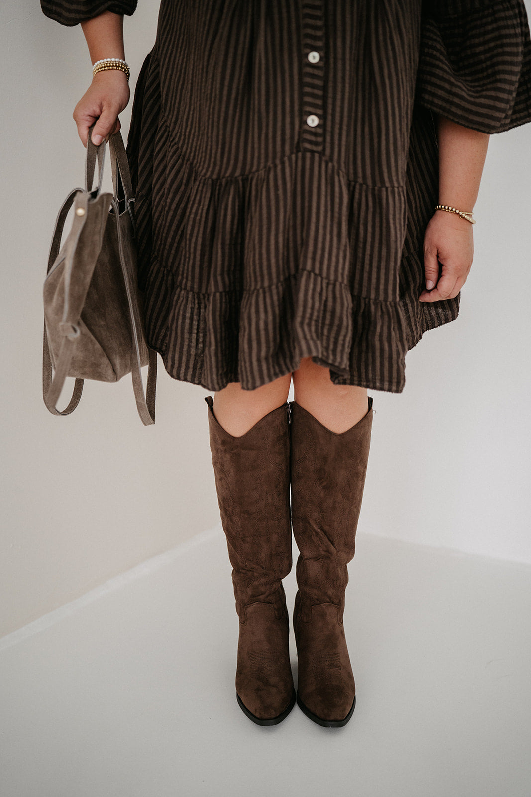 Model Stiefel Velourslederoptik braun